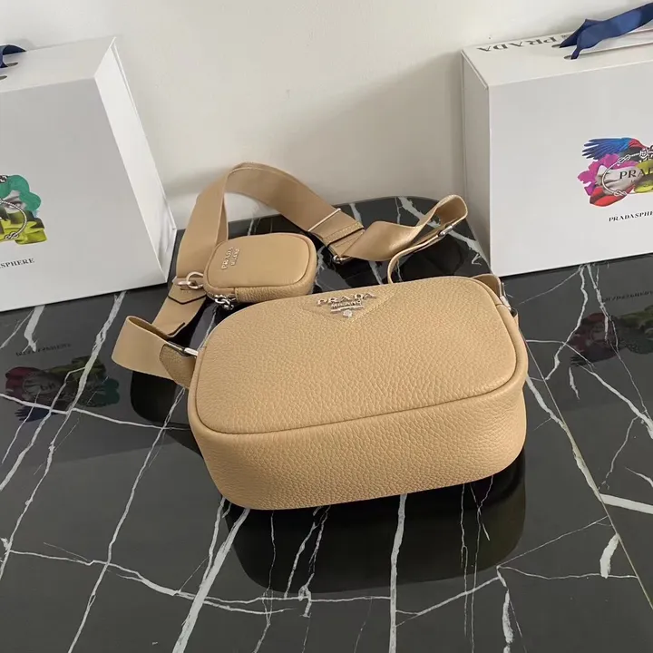 スーパーコピー プラダ キーホルダー