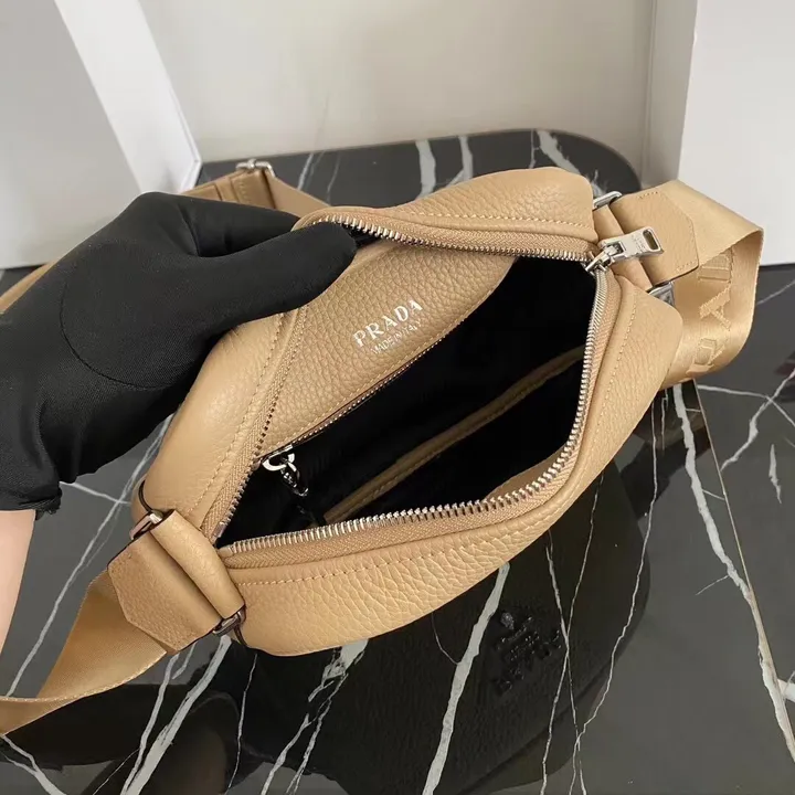 スーパーコピー プラダ キーホルダー