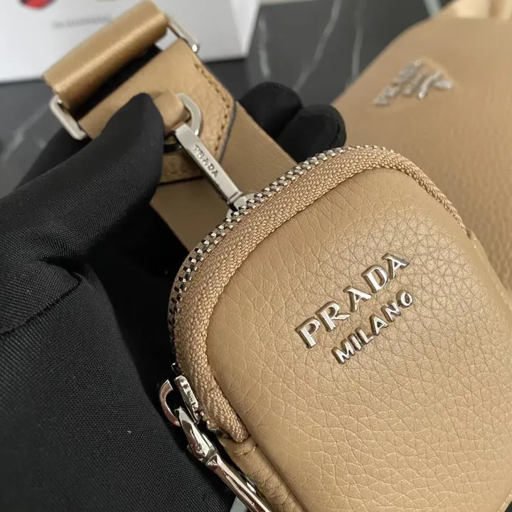 スーパーコピー プラダ キーホルダー