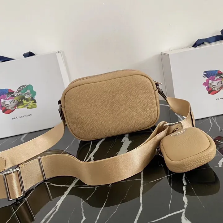 スーパーコピー プラダ キーホルダー