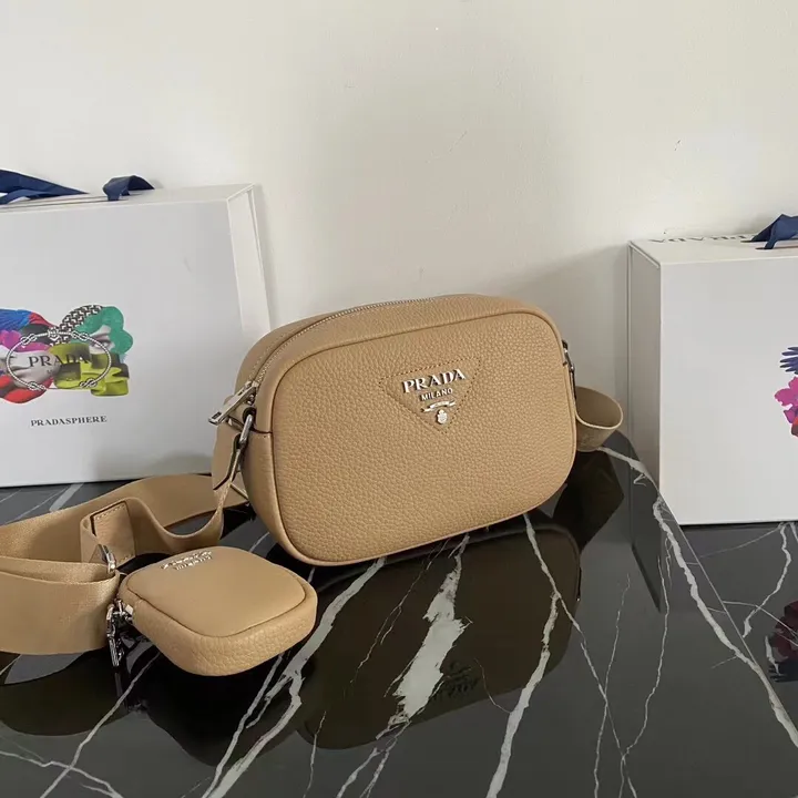 スーパーコピー プラダ キーホルダー