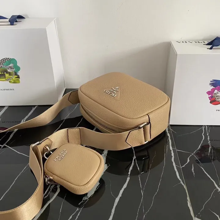 スーパーコピー プラダ キーホルダー