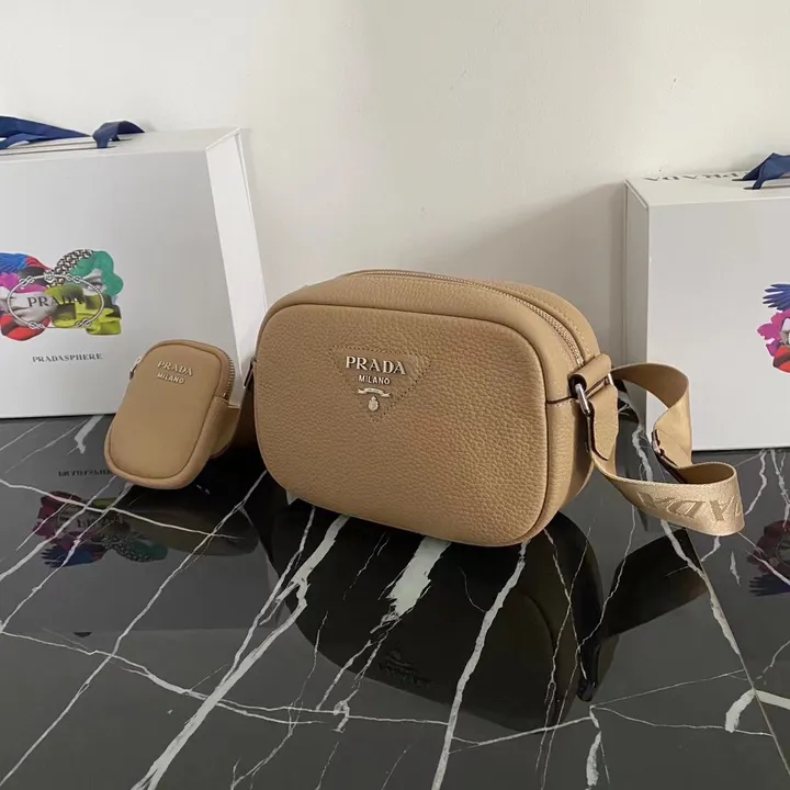 スーパーコピー プラダ キーホルダー