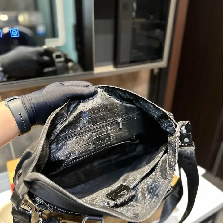 スーパーコピー プラダ キーホルダー