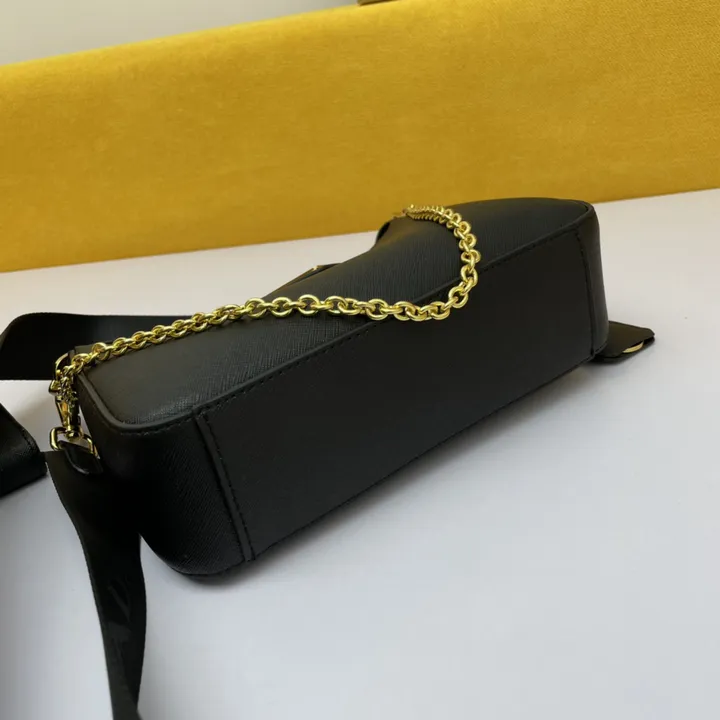 スーパーコピー バレンシアガ キーホルダー