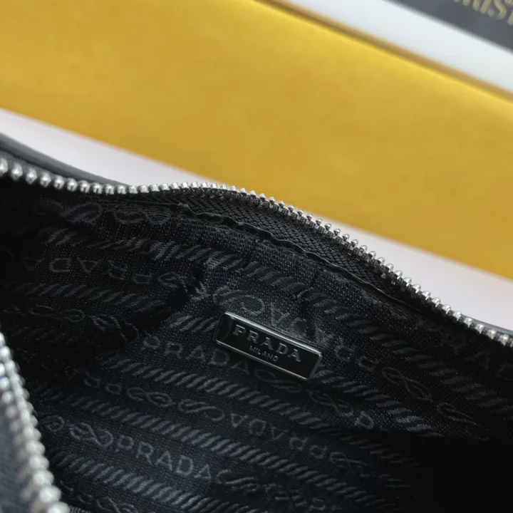 スーパーコピー バレンシアガ キーホルダー