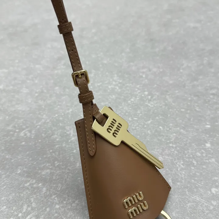 スーパーコピー ミュウミュウ キーホルダー