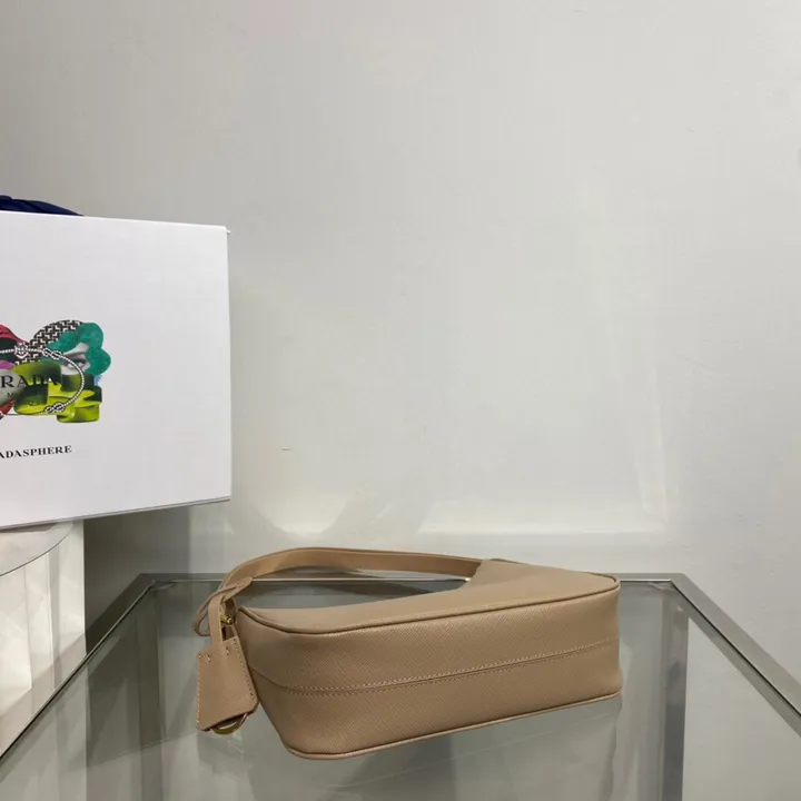 スーパーコピー プラダ キーホルダー