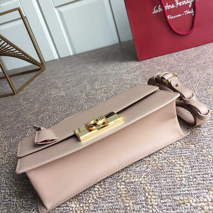 スーパーコピー フェラガモ キーホルダー