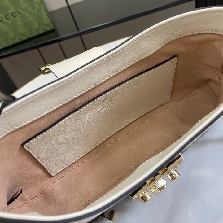 スーパーコピー ルイヴィトン キーホルダー