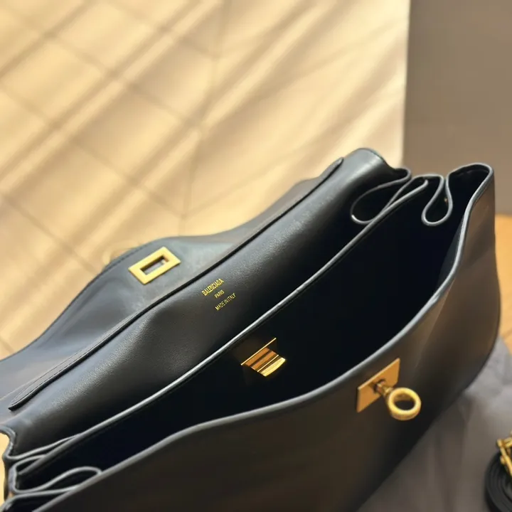 スーパーコピー バレンシアガ キーホルダー