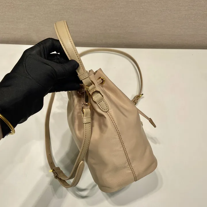 スーパーコピー プラダ キーホルダー