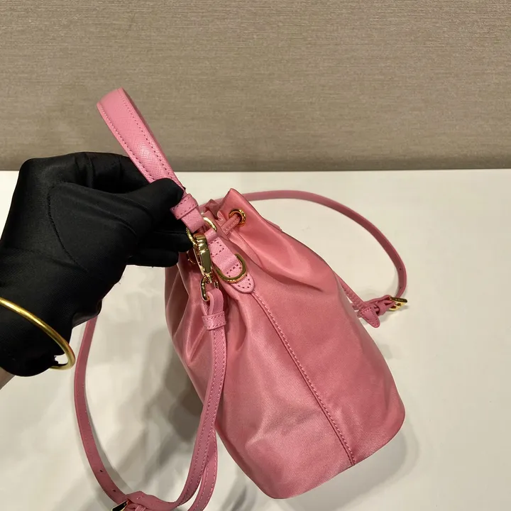 スーパーコピー プラダ キーホルダー