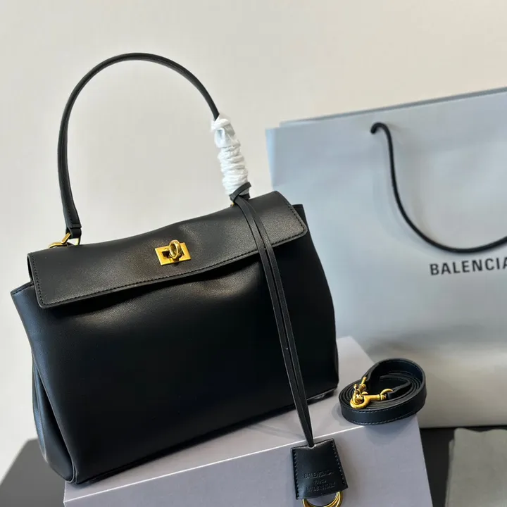 スーパーコピー バレンシアガ キーホルダー