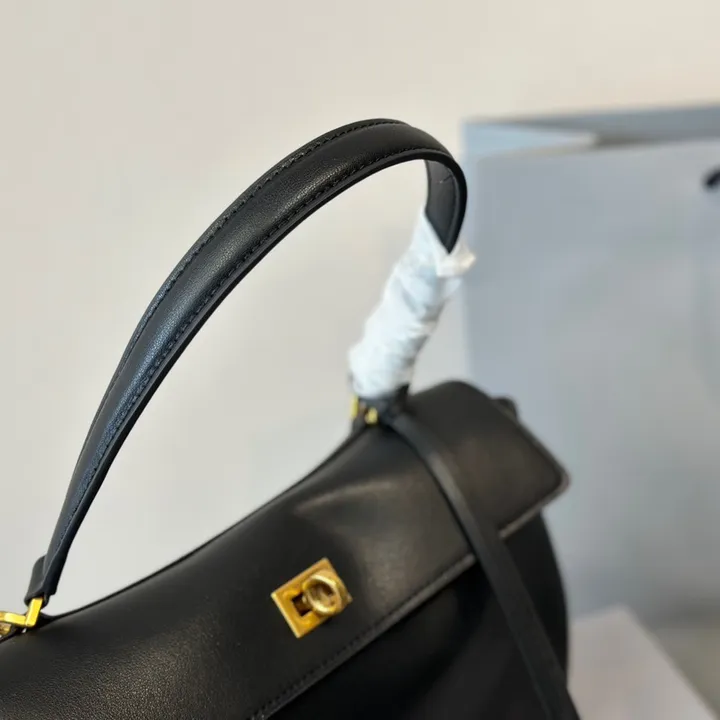 スーパーコピー バレンシアガ キーホルダー