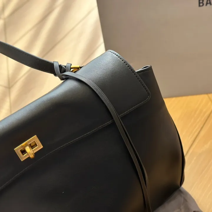 スーパーコピー バレンシアガ キーホルダー