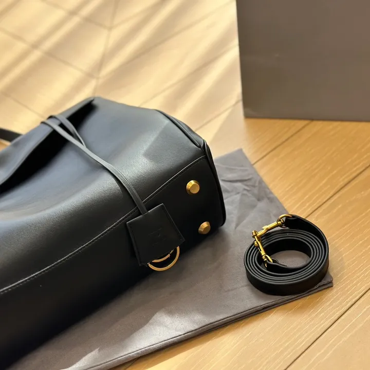 スーパーコピー バレンシアガ キーホルダー