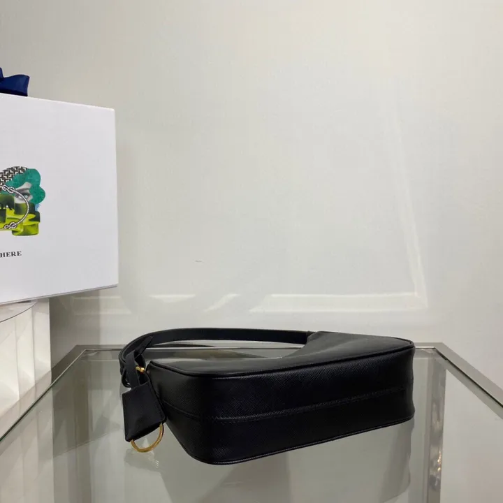 スーパーコピー バレンシアガ キーホルダー