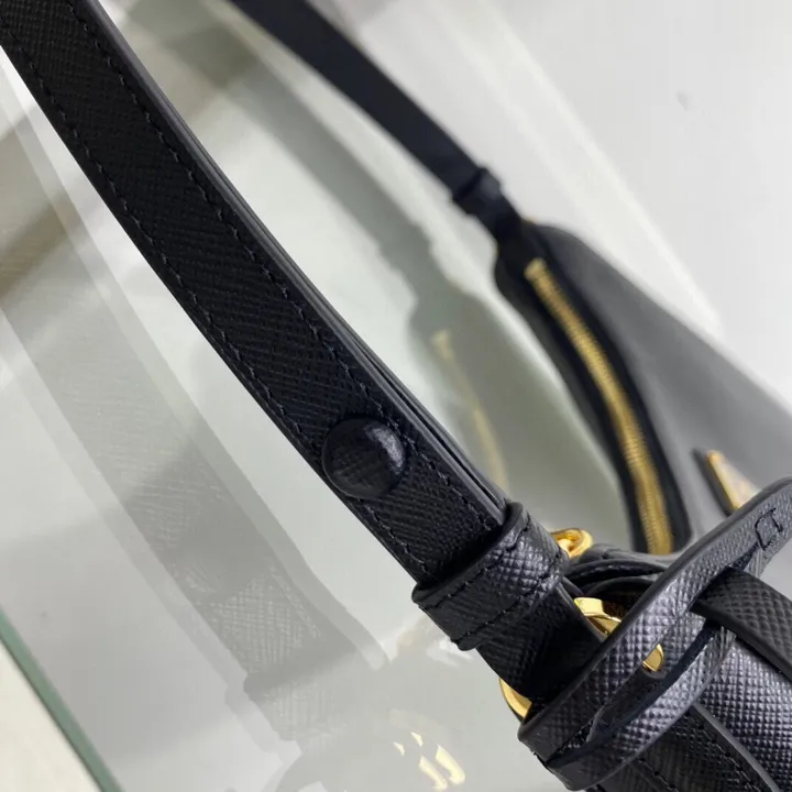 スーパーコピー バレンシアガ キーホルダー