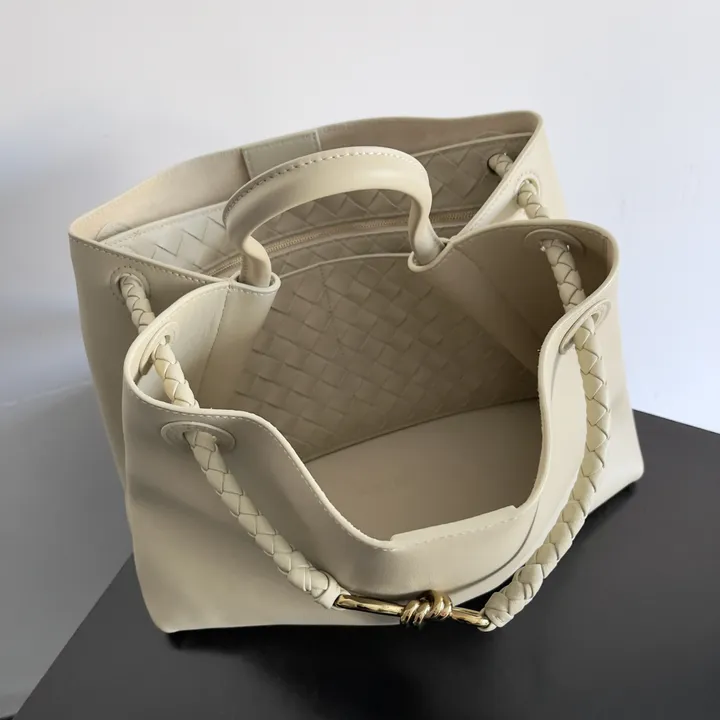 スーパーコピー ボッテガ ヴェネタ キーホルダー