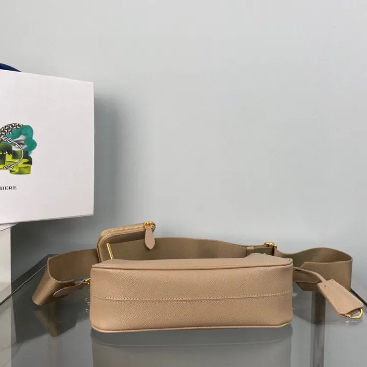 スーパーコピー プラダ キーホルダー