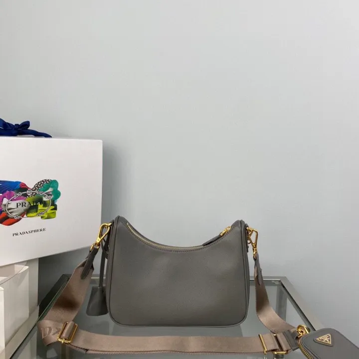 スーパーコピー プラダ キーホルダー