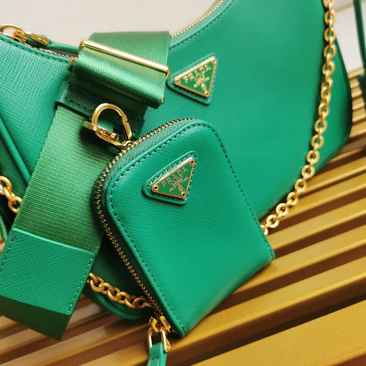 スーパーコピー プラダ キーホルダー