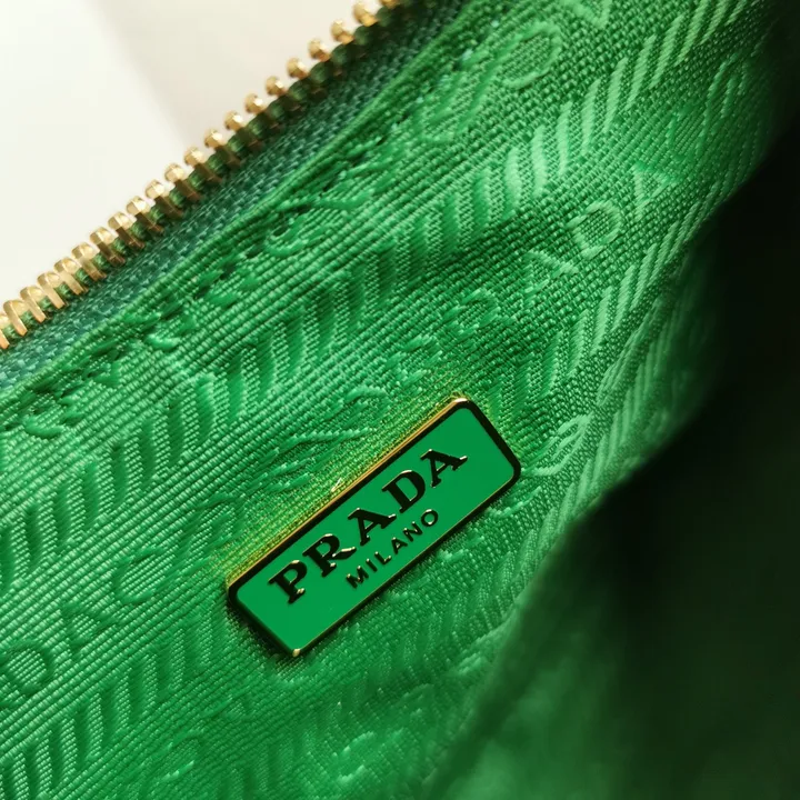 スーパーコピー プラダ キーホルダー