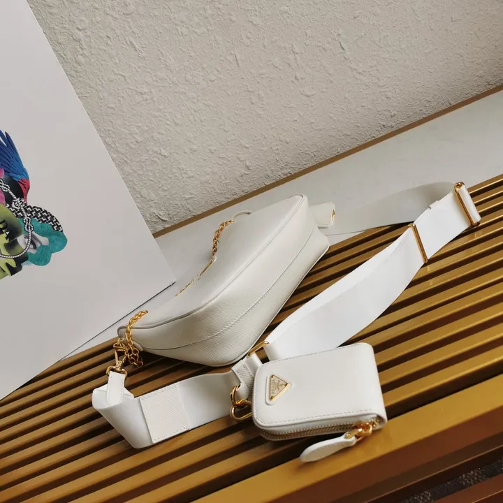 スーパーコピー プラダ キーホルダー