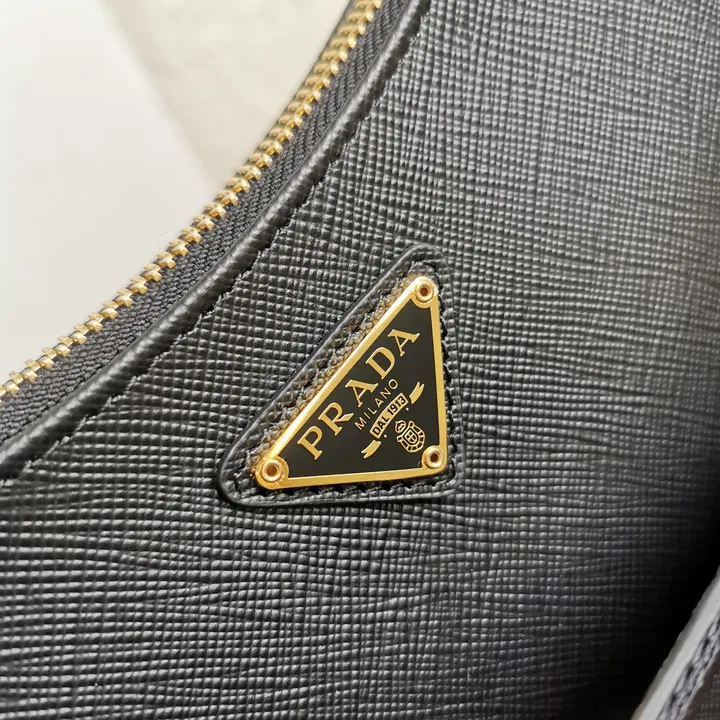 スーパーコピー プラダ キーホルダー