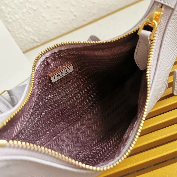 スーパーコピー プラダ キーホルダー