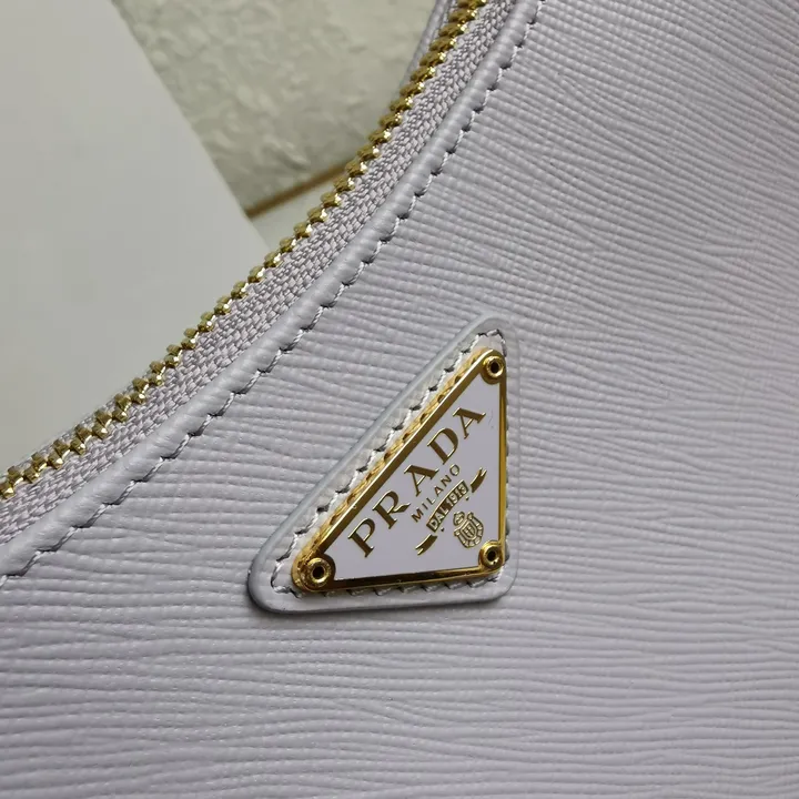 スーパーコピー プラダ キーホルダー