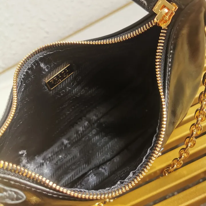 スーパーコピー プラダ キーホルダー