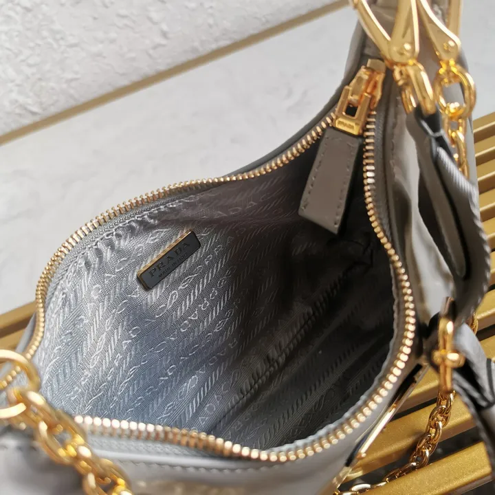 スーパーコピー プラダ キーホルダー