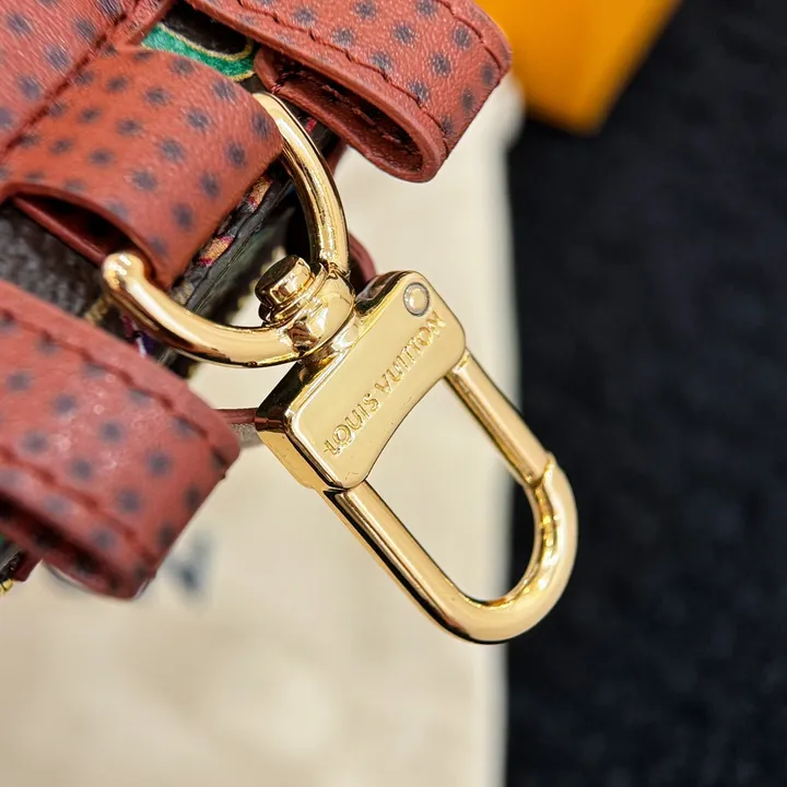 スーパーコピー ルイヴィトン キーホルダー