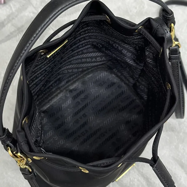 スーパーコピー バレンシアガ キーホルダー