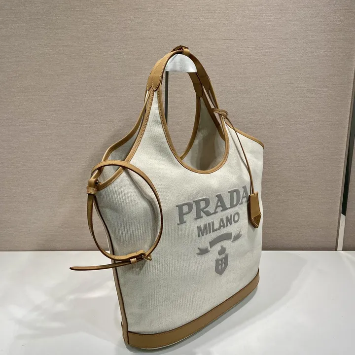 スーパーコピー プラダ キーホルダー