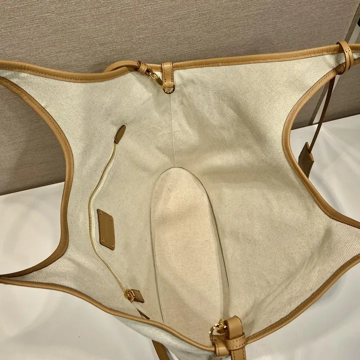 スーパーコピー プラダ キーホルダー