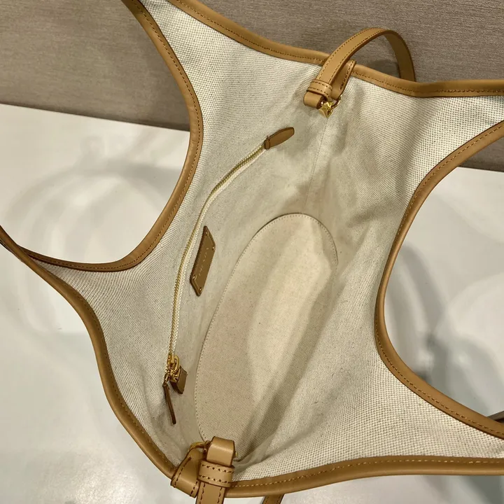 スーパーコピー プラダ キーホルダー