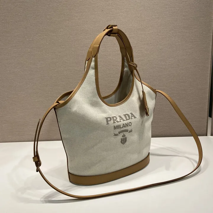 スーパーコピー プラダ キーホルダー