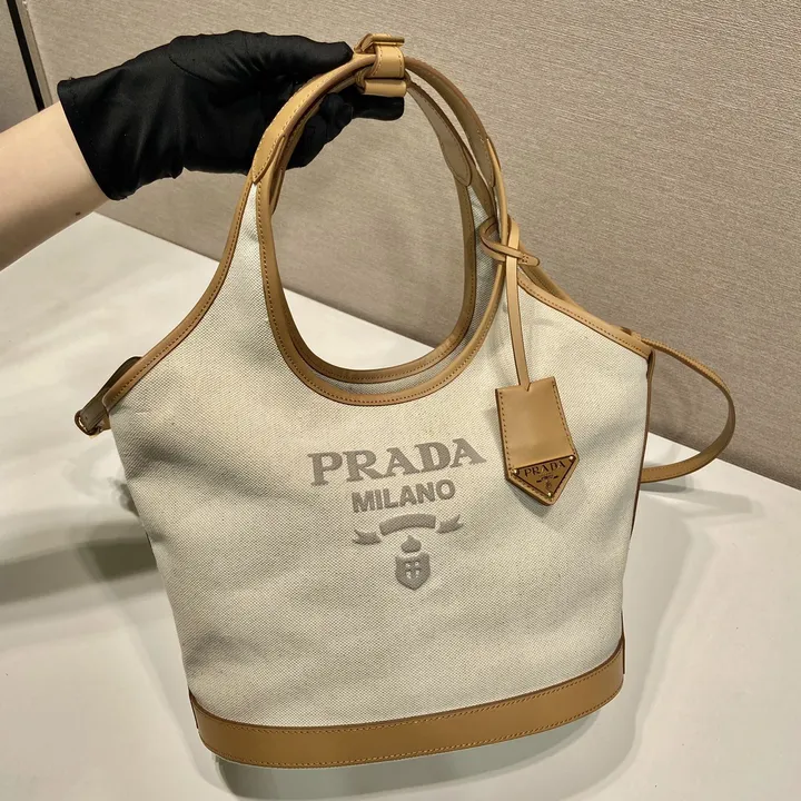 スーパーコピー プラダ キーホルダー