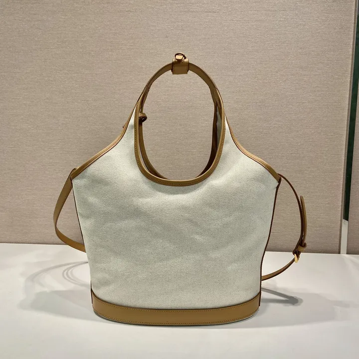 スーパーコピー プラダ キーホルダー