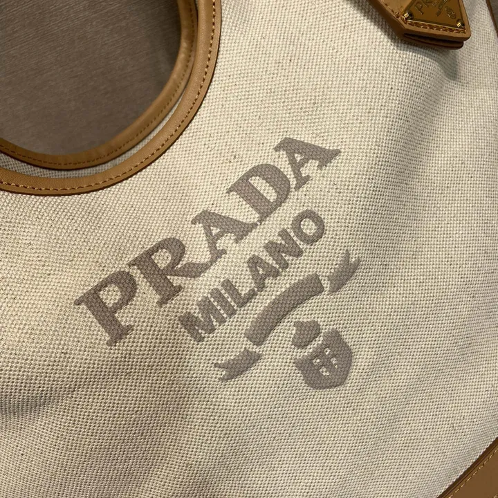 スーパーコピー プラダ キーホルダー