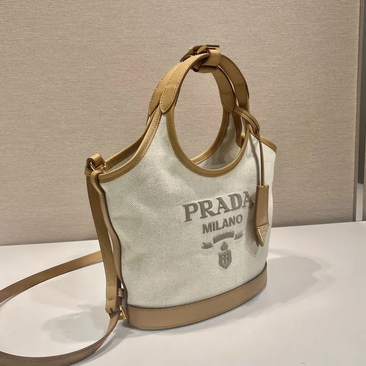 スーパーコピー プラダ キーホルダー