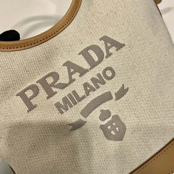 スーパーコピー プラダ キーホルダー