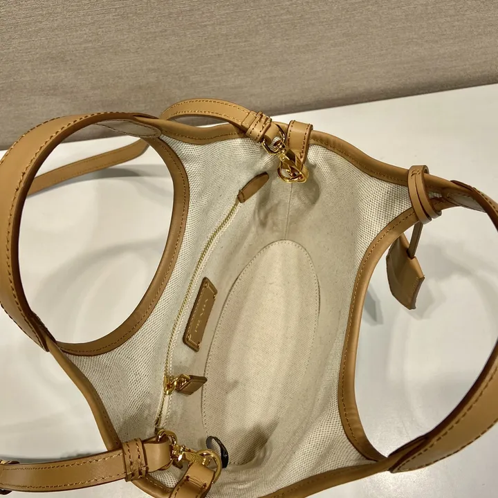 スーパーコピー プラダ キーホルダー