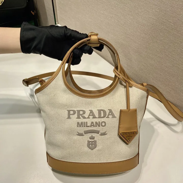 スーパーコピー プラダ キーホルダー