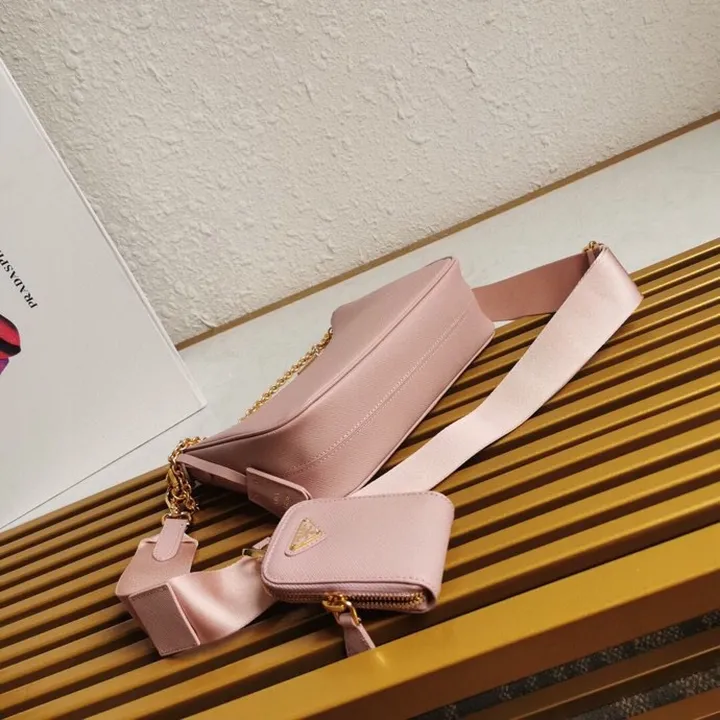 スーパーコピー プラダ キーホルダー