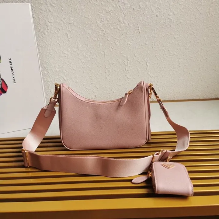 スーパーコピー プラダ キーホルダー