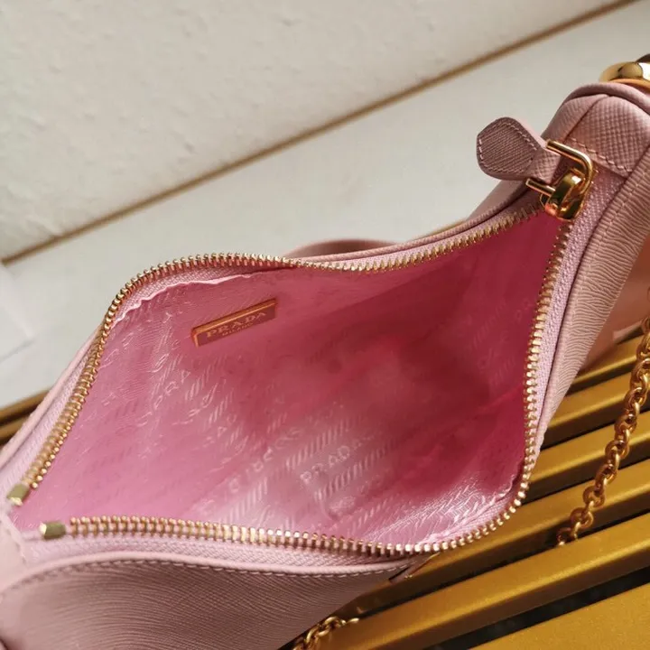 スーパーコピー プラダ キーホルダー